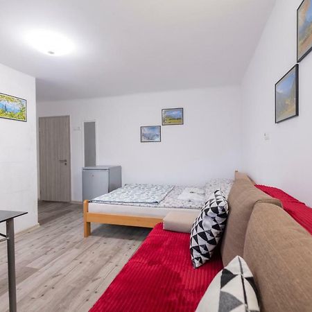 Newly Renovated Studio With Air Conditioner & Free Parking Liubliana Exterior foto