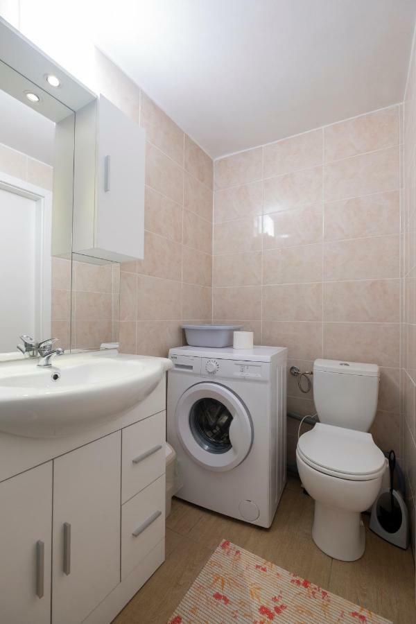 Newly Renovated Studio With Air Conditioner & Free Parking Liubliana Exterior foto